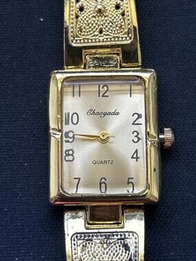 Chaoyada Gold Tone Women’s Quartz Watch